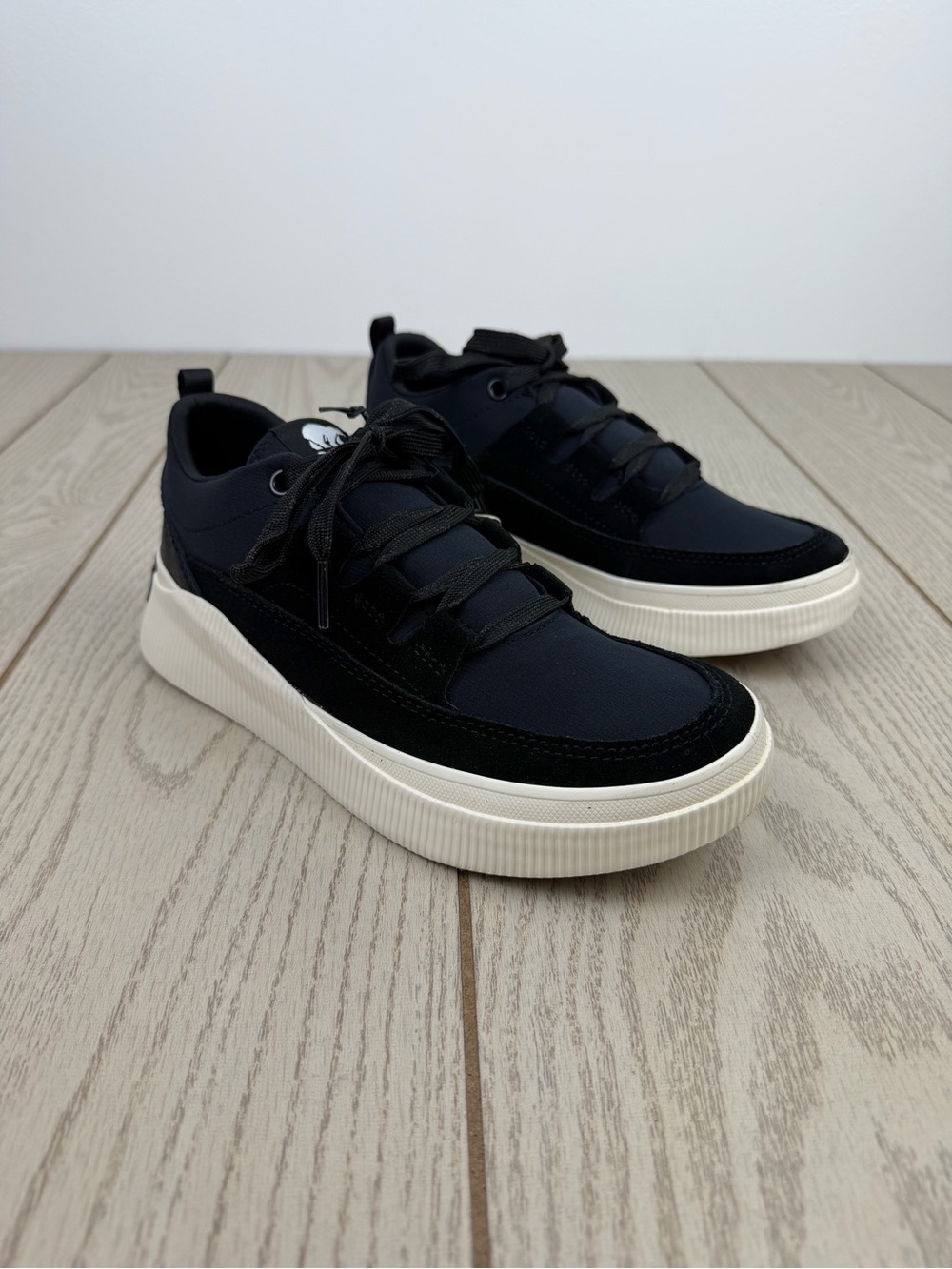 Sorel Women's Out N About IV Low Women's Waterproof Sneaker US7 Black Gum 2 $100
